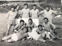 rok 1975