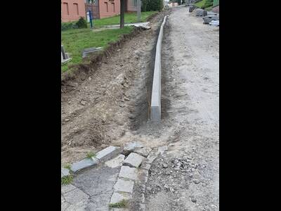 chodníky u staré ZŠ (3)